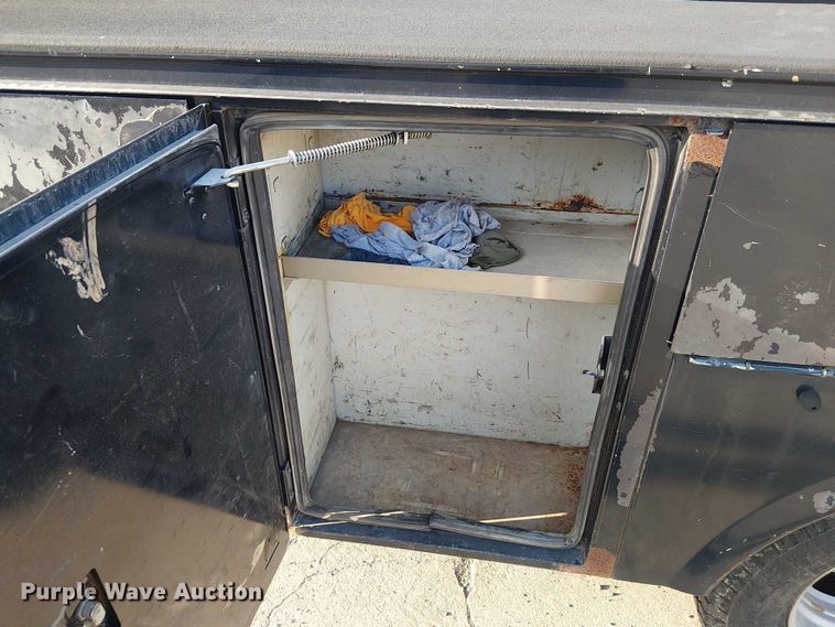 image for item FK0801 2006 Ford F350 Super Duty utility bed pickup truck