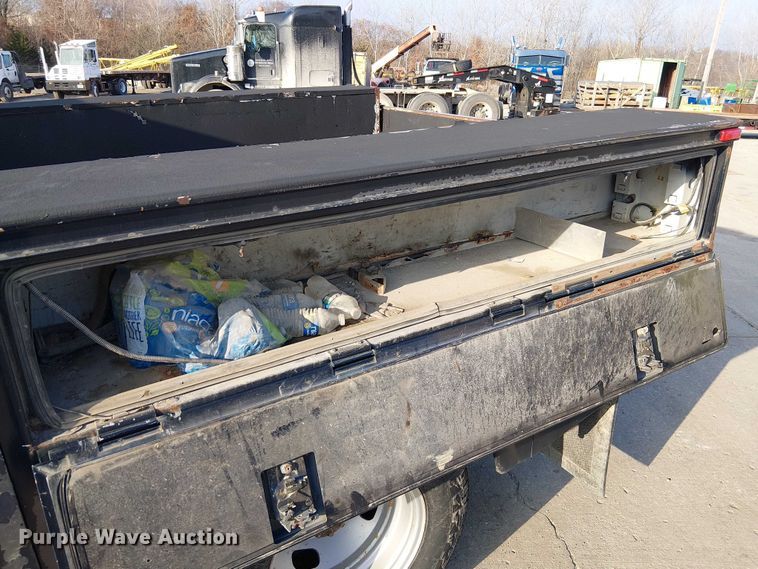 image for item FK0801 2006 Ford F350 Super Duty utility bed pickup truck