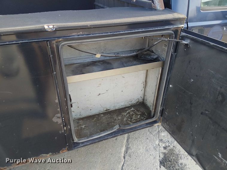 image for item FK0801 2006 Ford F350 Super Duty utility bed pickup truck