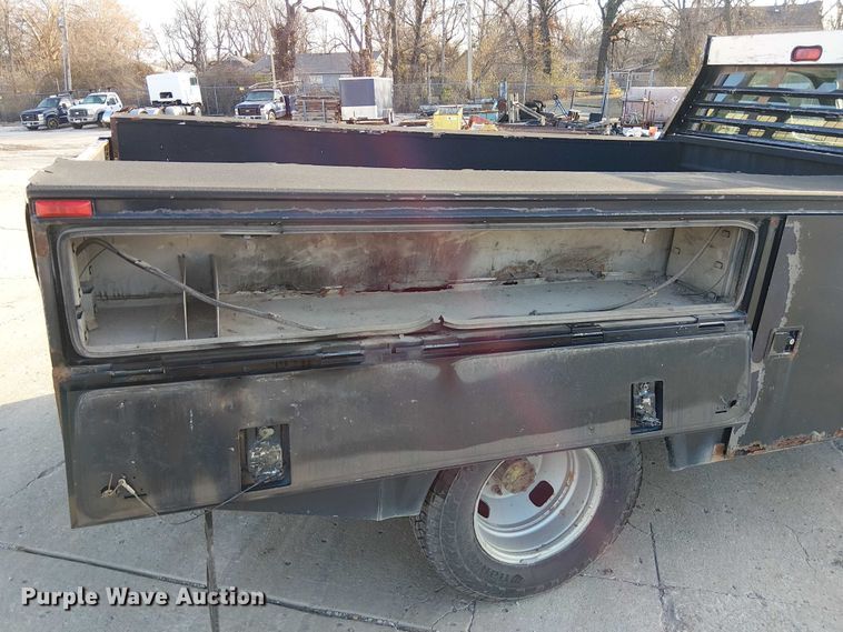 image for item FK0801 2006 Ford F350 Super Duty utility bed pickup truck