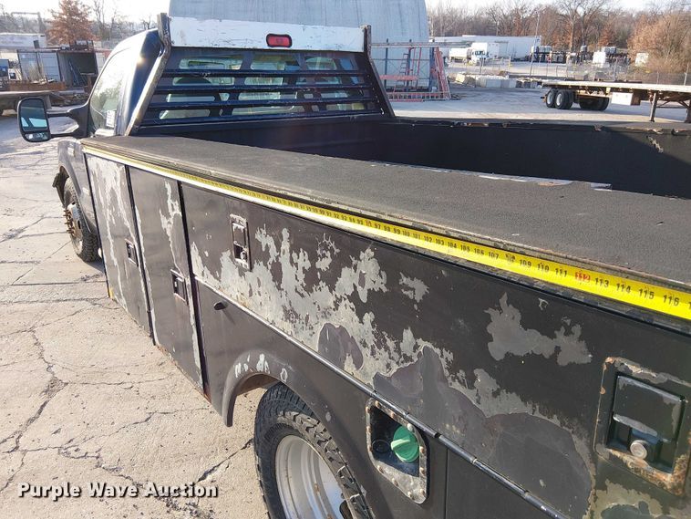 image for item FK0801 2006 Ford F350 Super Duty utility bed pickup truck