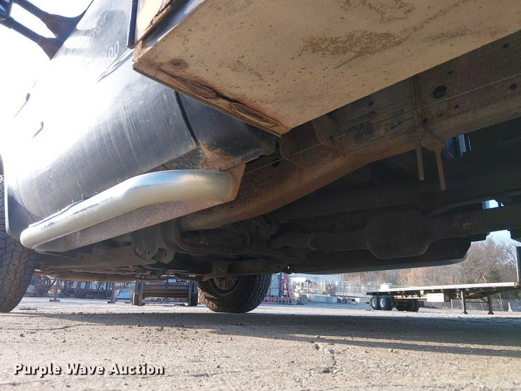 image for item FK0801 2006 Ford F350 Super Duty utility bed pickup truck