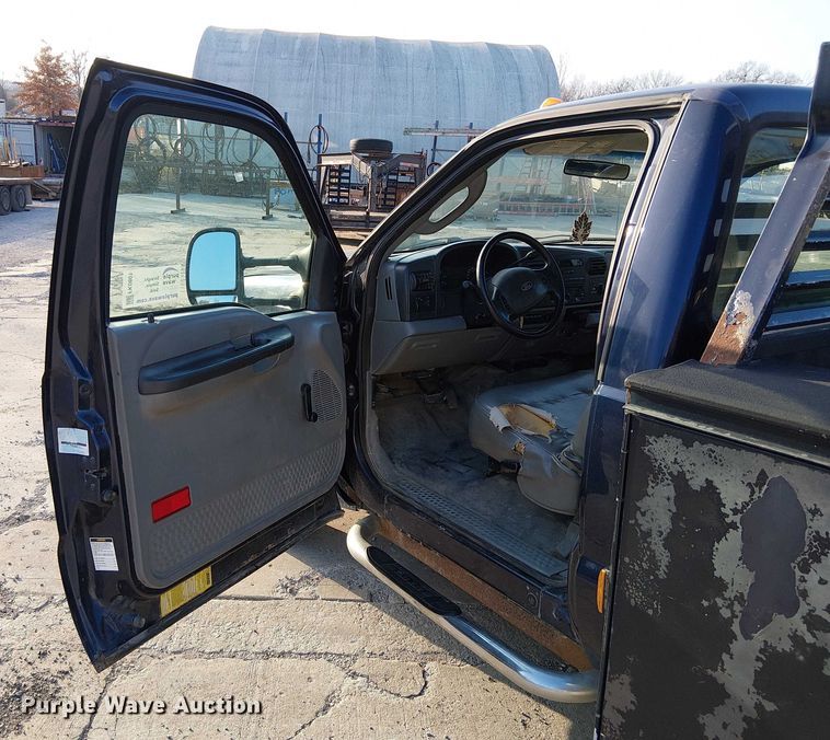 image for item FK0801 2006 Ford F350 Super Duty utility bed pickup truck