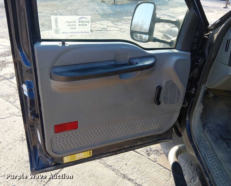 image for item FK0801 2006 Ford F350 Super Duty utility bed pickup truck