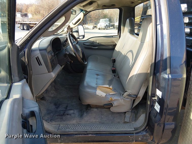 image for item FK0801 2006 Ford F350 Super Duty utility bed pickup truck