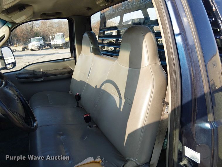 image for item FK0801 2006 Ford F350 Super Duty utility bed pickup truck