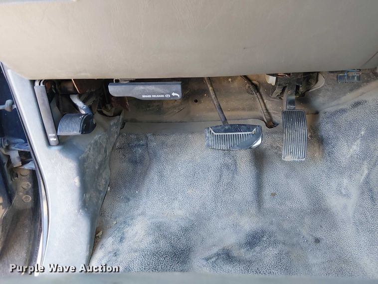 image for item FK0801 2006 Ford F350 Super Duty utility bed pickup truck