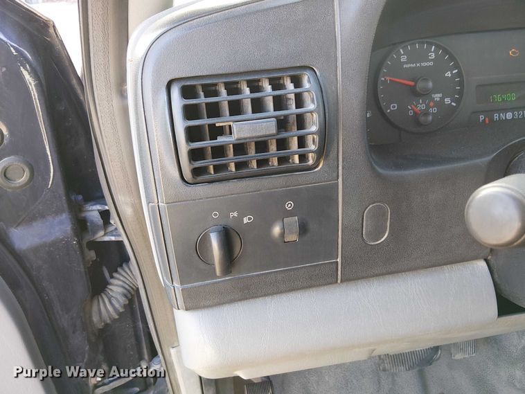 image for item FK0801 2006 Ford F350 Super Duty utility bed pickup truck