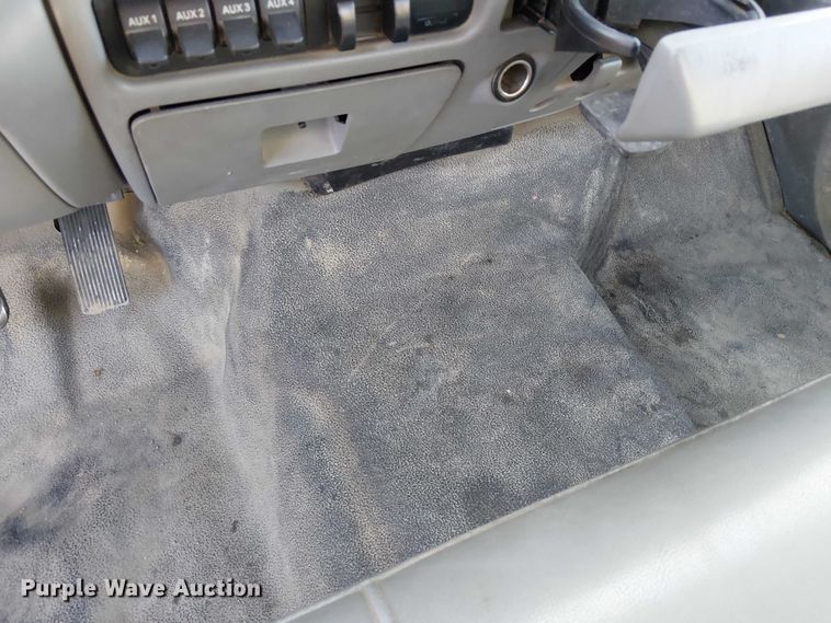 image for item FK0801 2006 Ford F350 Super Duty utility bed pickup truck