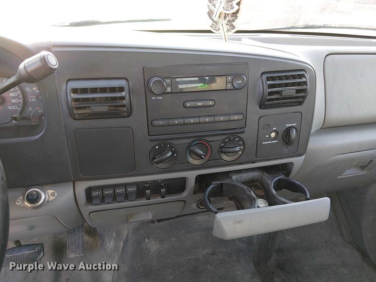 image for item FK0801 2006 Ford F350 Super Duty utility bed pickup truck