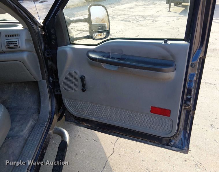 image for item FK0801 2006 Ford F350 Super Duty utility bed pickup truck