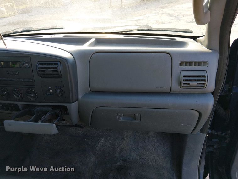 image for item FK0801 2006 Ford F350 Super Duty utility bed pickup truck