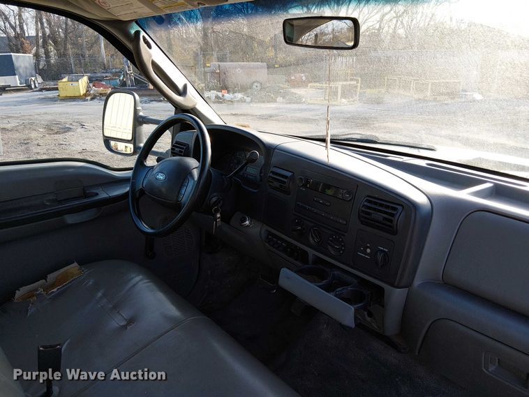 image for item FK0801 2006 Ford F350 Super Duty utility bed pickup truck