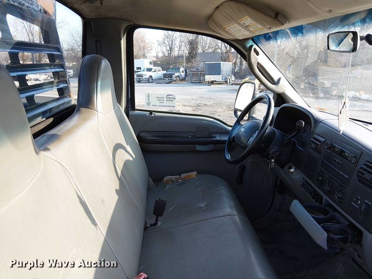 image for item FK0801 2006 Ford F350 Super Duty utility bed pickup truck