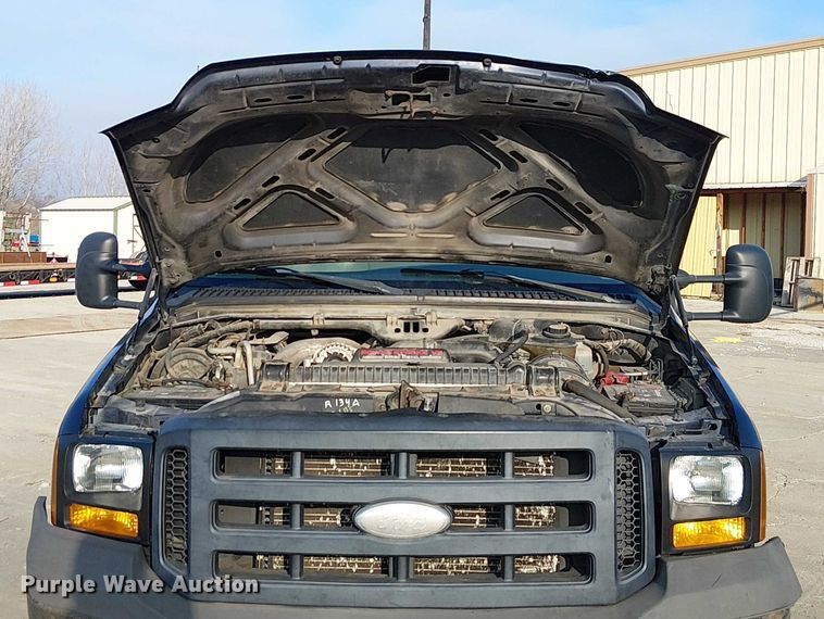 image for item FK0801 2006 Ford F350 Super Duty utility bed pickup truck