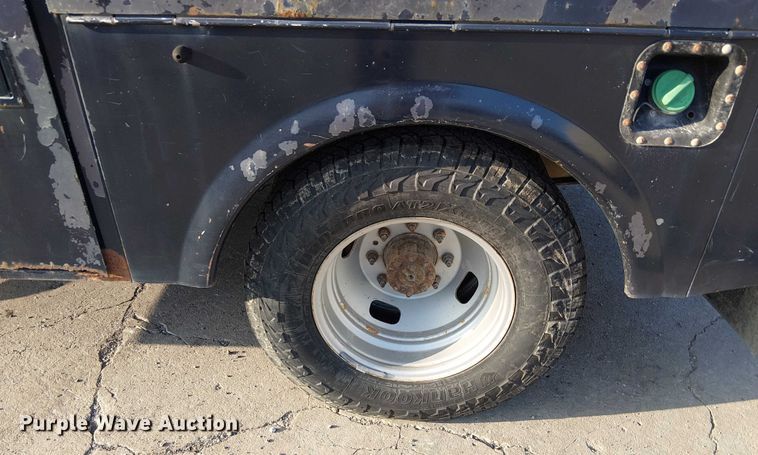 image for item FK0801 2006 Ford F350 Super Duty utility bed pickup truck