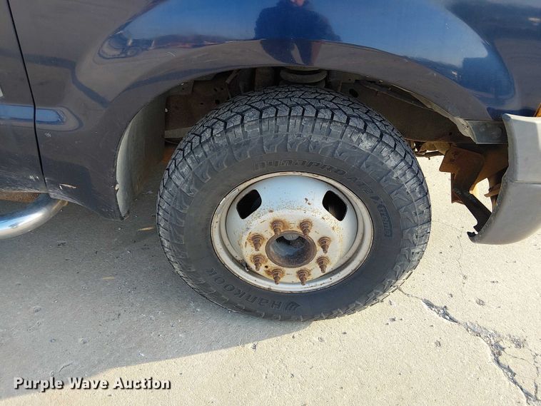 image for item FK0801 2006 Ford F350 Super Duty utility bed pickup truck