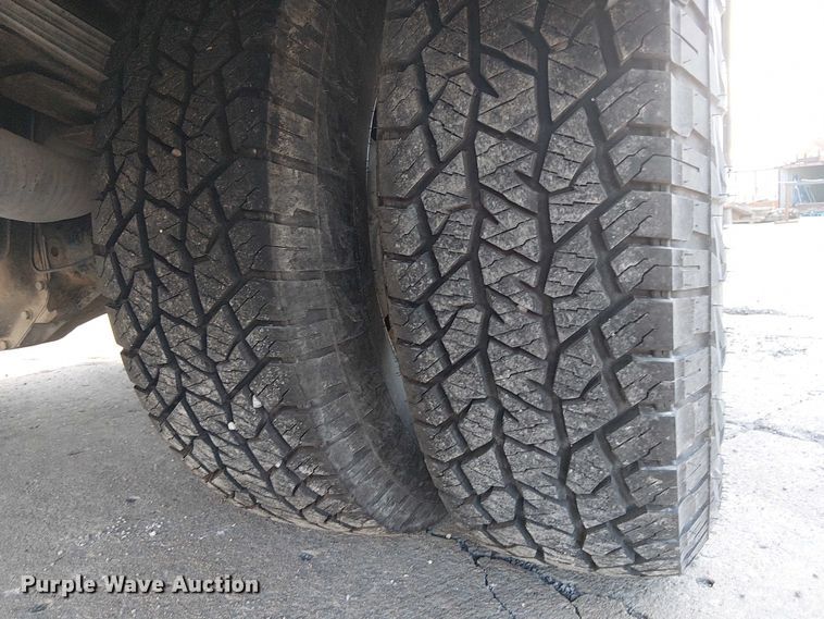 image for item FK0801 2006 Ford F350 Super Duty utility bed pickup truck