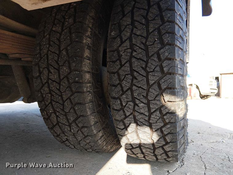 image for item FK0801 2006 Ford F350 Super Duty utility bed pickup truck