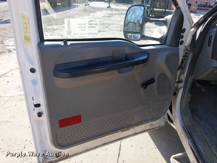 image for item FK0802 2007 Ford F550 flatbed truck