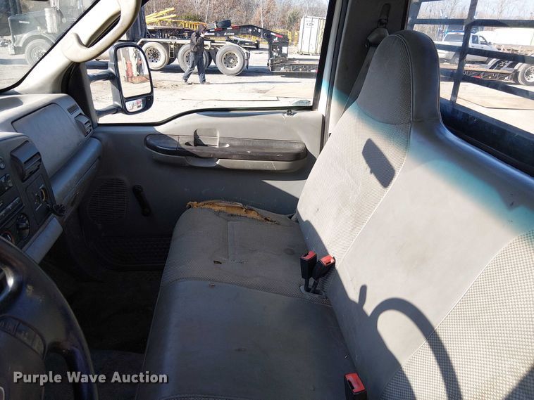 image for item FK0802 2007 Ford F550 flatbed truck