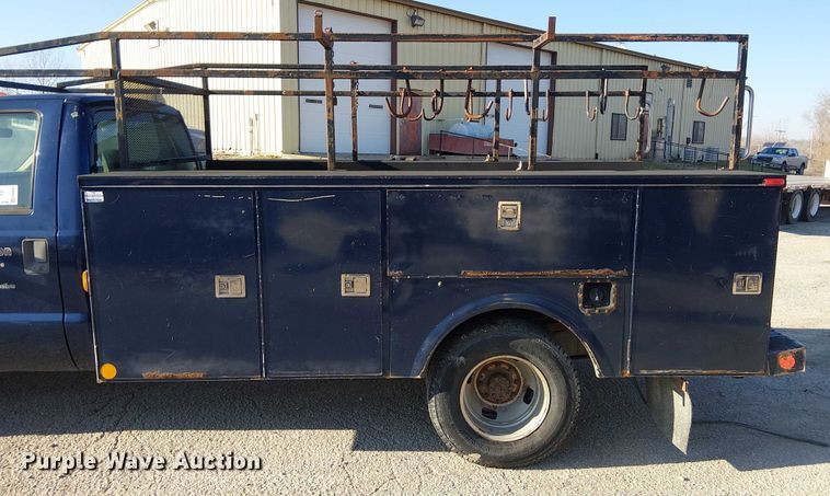 image for item FK0803 2008 Ford F350 Super Duty utility bed pickup truck