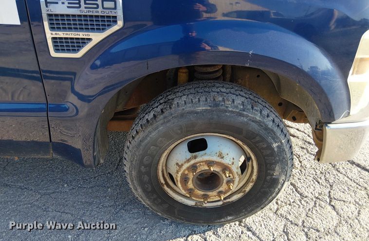 image for item FK0803 2008 Ford F350 Super Duty utility bed pickup truck