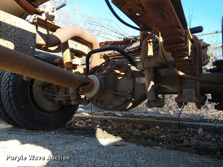 image for item FK0805 2005 Ford F550 truck cab and chassis