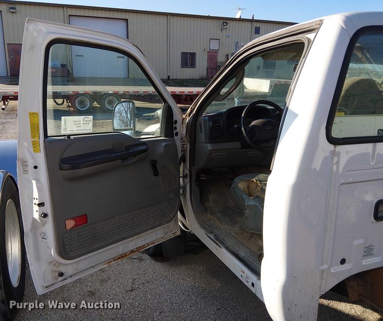 image for item FK0805 2005 Ford F550 truck cab and chassis