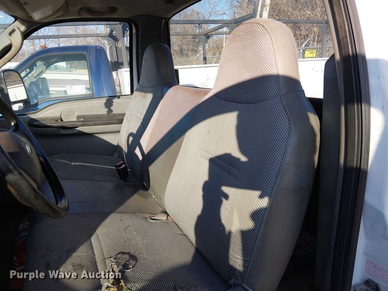 image for item FK0805 2005 Ford F550 truck cab and chassis