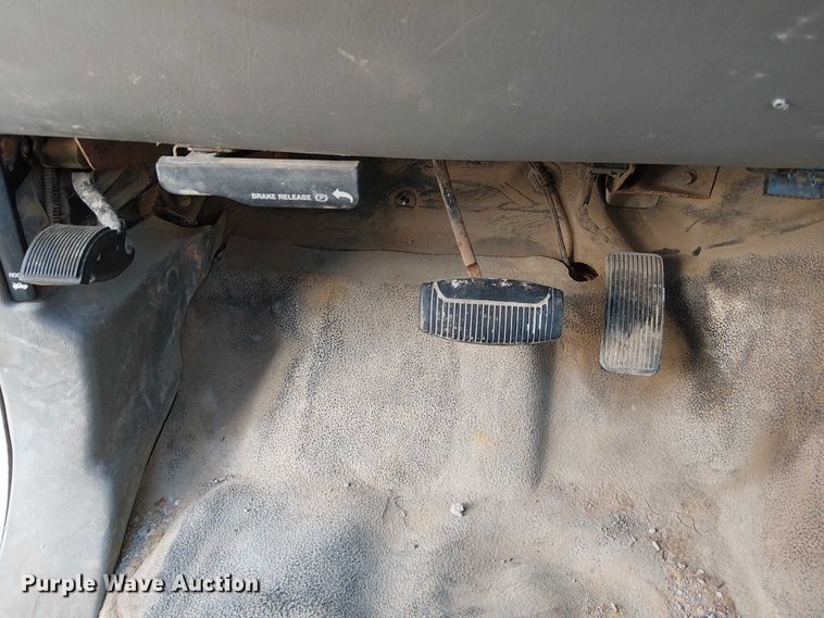 image for item FK0805 2005 Ford F550 truck cab and chassis