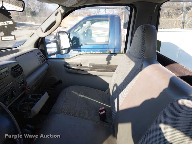 image for item FK0805 2005 Ford F550 truck cab and chassis