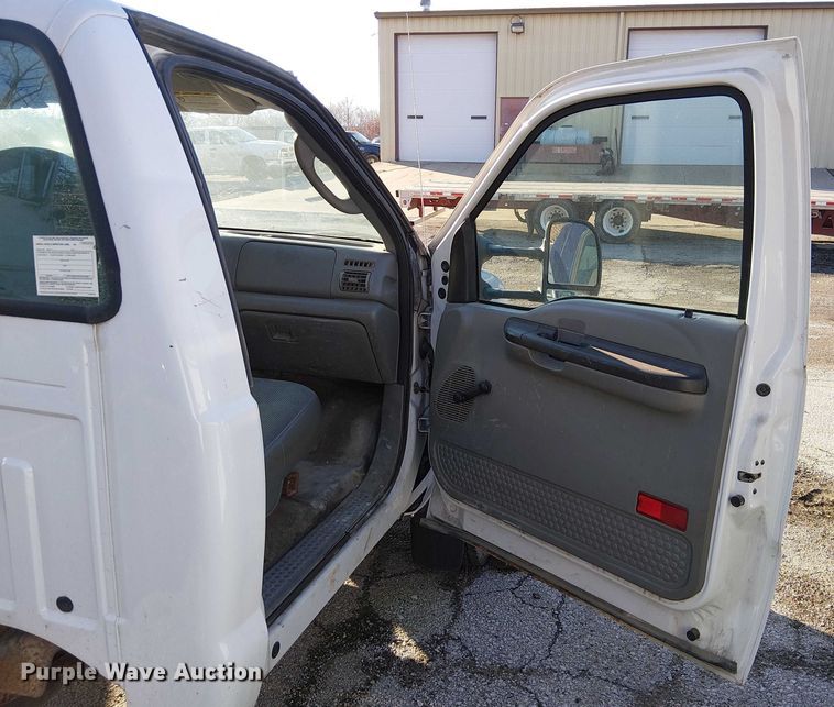image for item FK0805 2005 Ford F550 truck cab and chassis