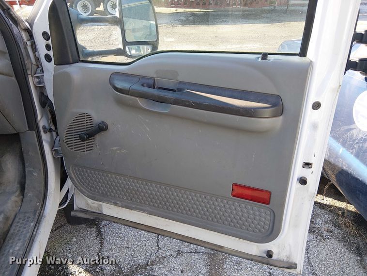 image for item FK0805 2005 Ford F550 truck cab and chassis