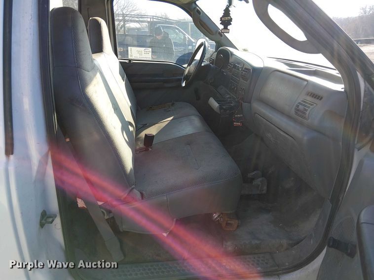 image for item FK0805 2005 Ford F550 truck cab and chassis