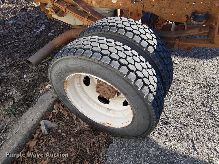 image for item FK0805 2005 Ford F550 truck cab and chassis