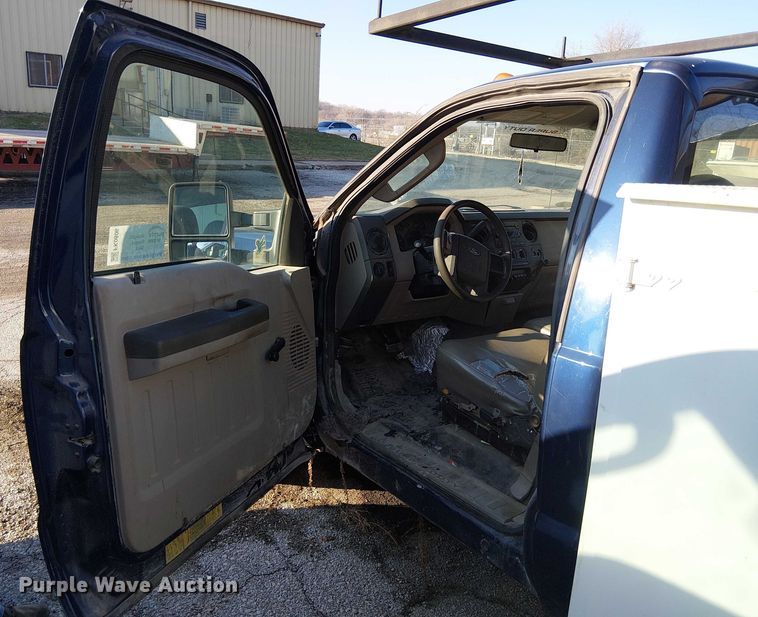 image for item FK0806 2008 Ford F350 Super Duty utility bed pickup truck