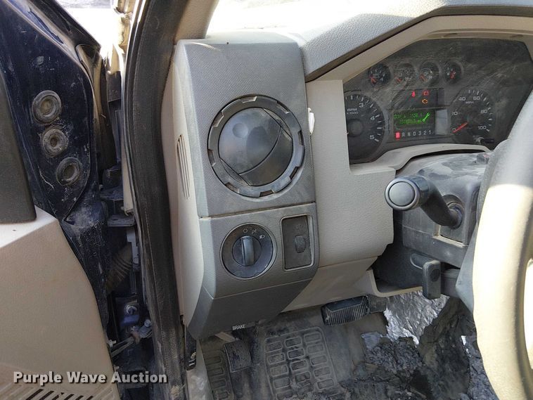 image for item FK0806 2008 Ford F350 Super Duty utility bed pickup truck