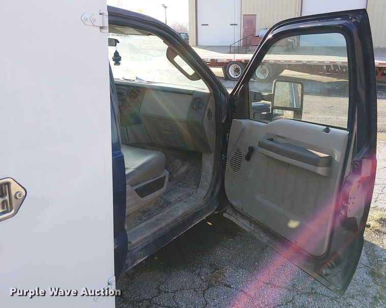 image for item FK0806 2008 Ford F350 Super Duty utility bed pickup truck