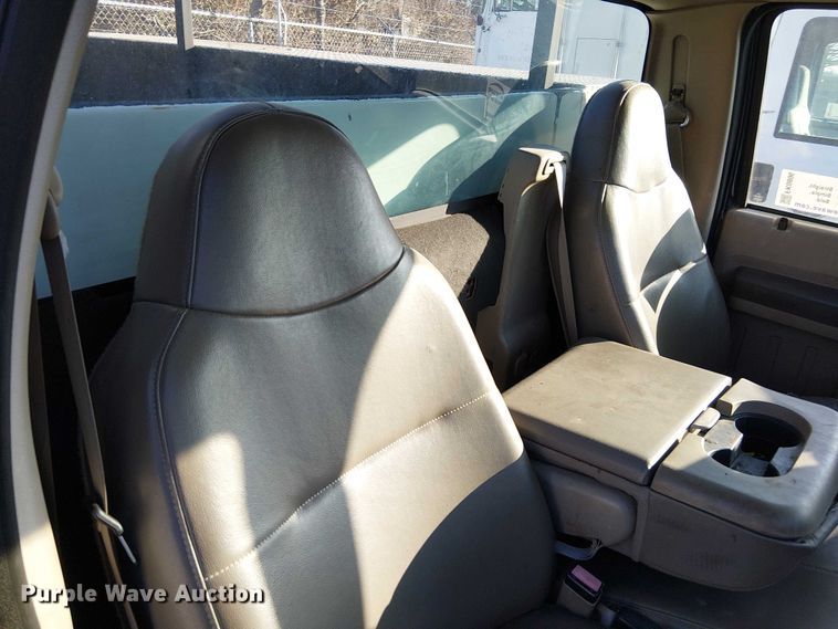 image for item FK0806 2008 Ford F350 Super Duty utility bed pickup truck