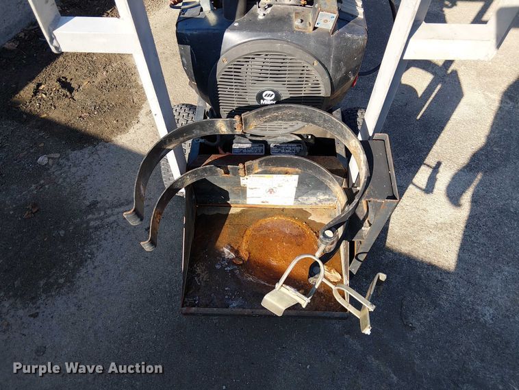 image for item FK0823 Miller Bobcat 225G welder/generator