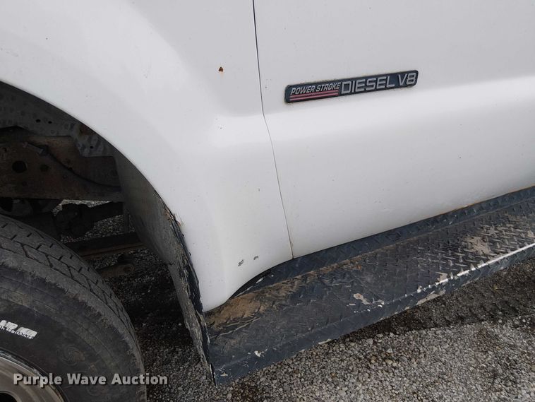 image for item FK0872 2000 Ford F550 Super Duty Crew Cab flatbed truck