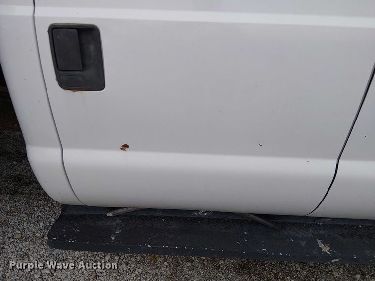 image for item FK0872 2000 Ford F550 Super Duty Crew Cab flatbed truck