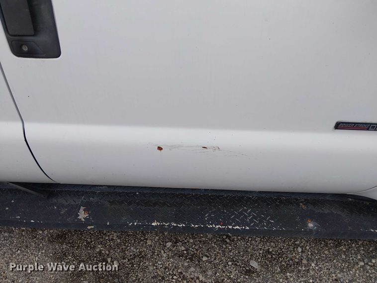 image for item FK0872 2000 Ford F550 Super Duty Crew Cab flatbed truck