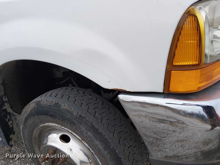 image for item FK0872 2000 Ford F550 Super Duty Crew Cab flatbed truck