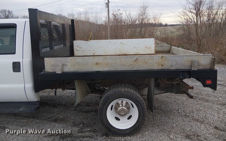 image for item FK0872 2000 Ford F550 Super Duty Crew Cab flatbed truck