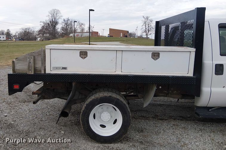 image for item FK0872 2000 Ford F550 Super Duty Crew Cab flatbed truck