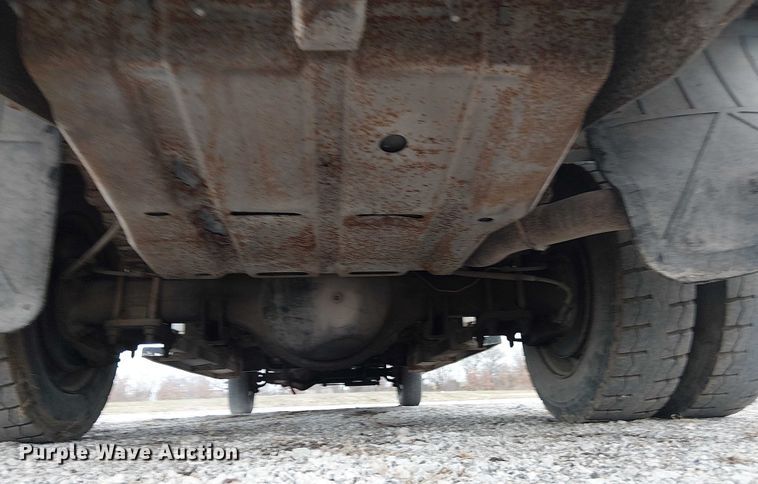 image for item FK0872 2000 Ford F550 Super Duty Crew Cab flatbed truck