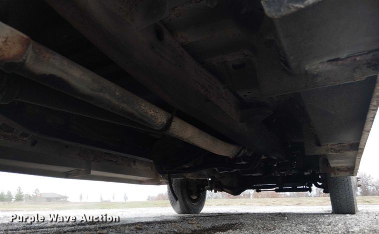 image for item FK0872 2000 Ford F550 Super Duty Crew Cab flatbed truck