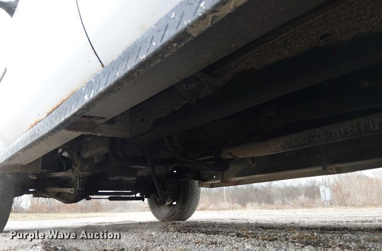 image for item FK0872 2000 Ford F550 Super Duty Crew Cab flatbed truck